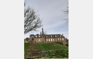 602b945d66be5_chateaugiron3Petit.png